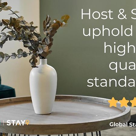 Host & Stay - Henderson House Уитби Екстериор снимка