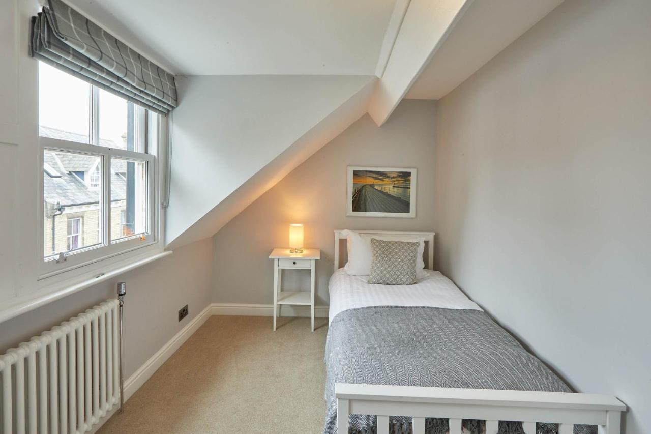 Host & Stay - Henderson House Уитби Екстериор снимка