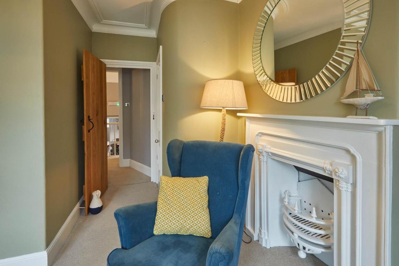 Host & Stay - Henderson House Уитби Екстериор снимка