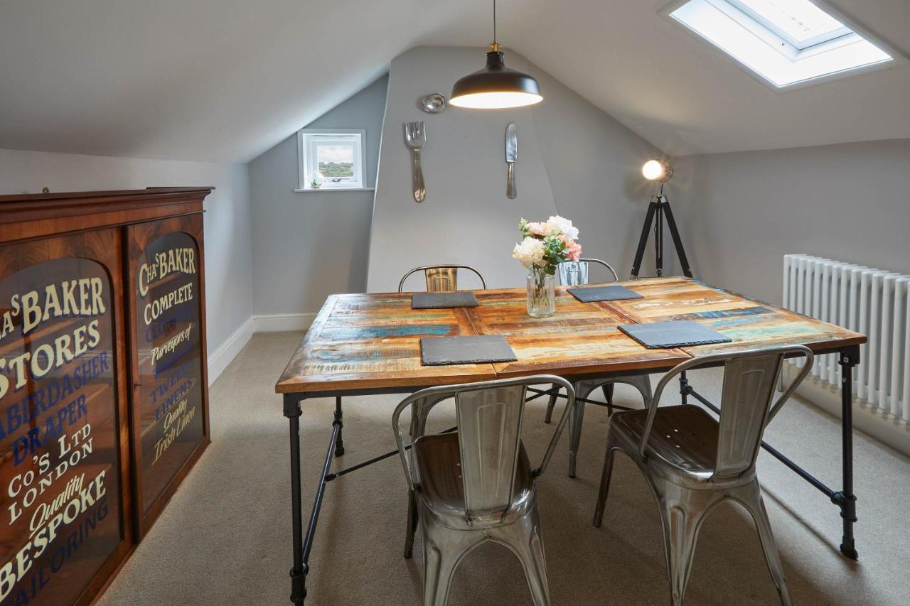 Host & Stay - Henderson House Уитби Екстериор снимка