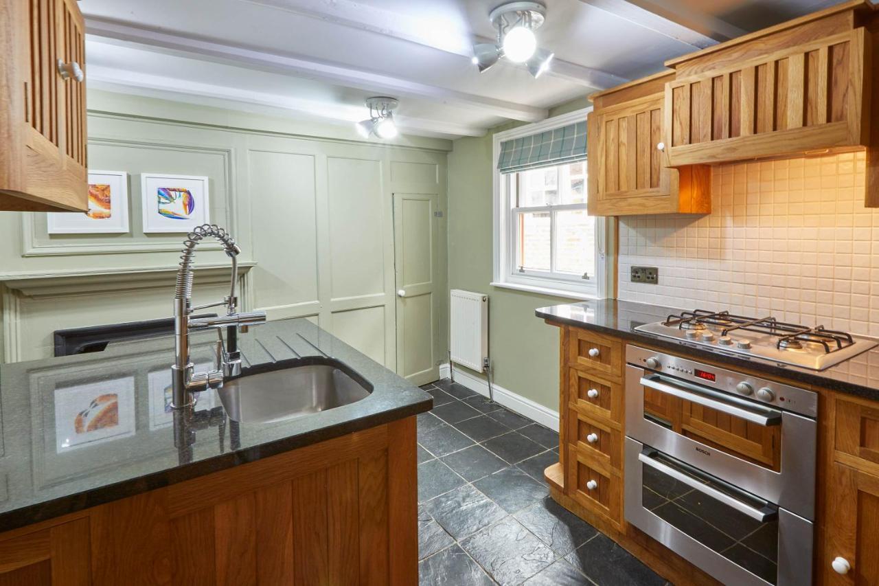 Host & Stay - Henderson House Уитби Екстериор снимка