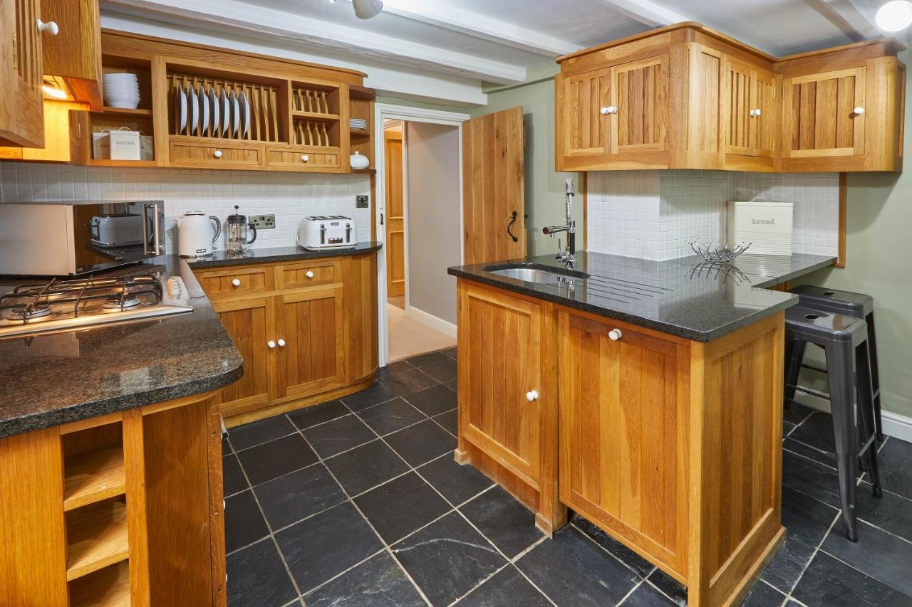 Host & Stay - Henderson House Уитби Екстериор снимка