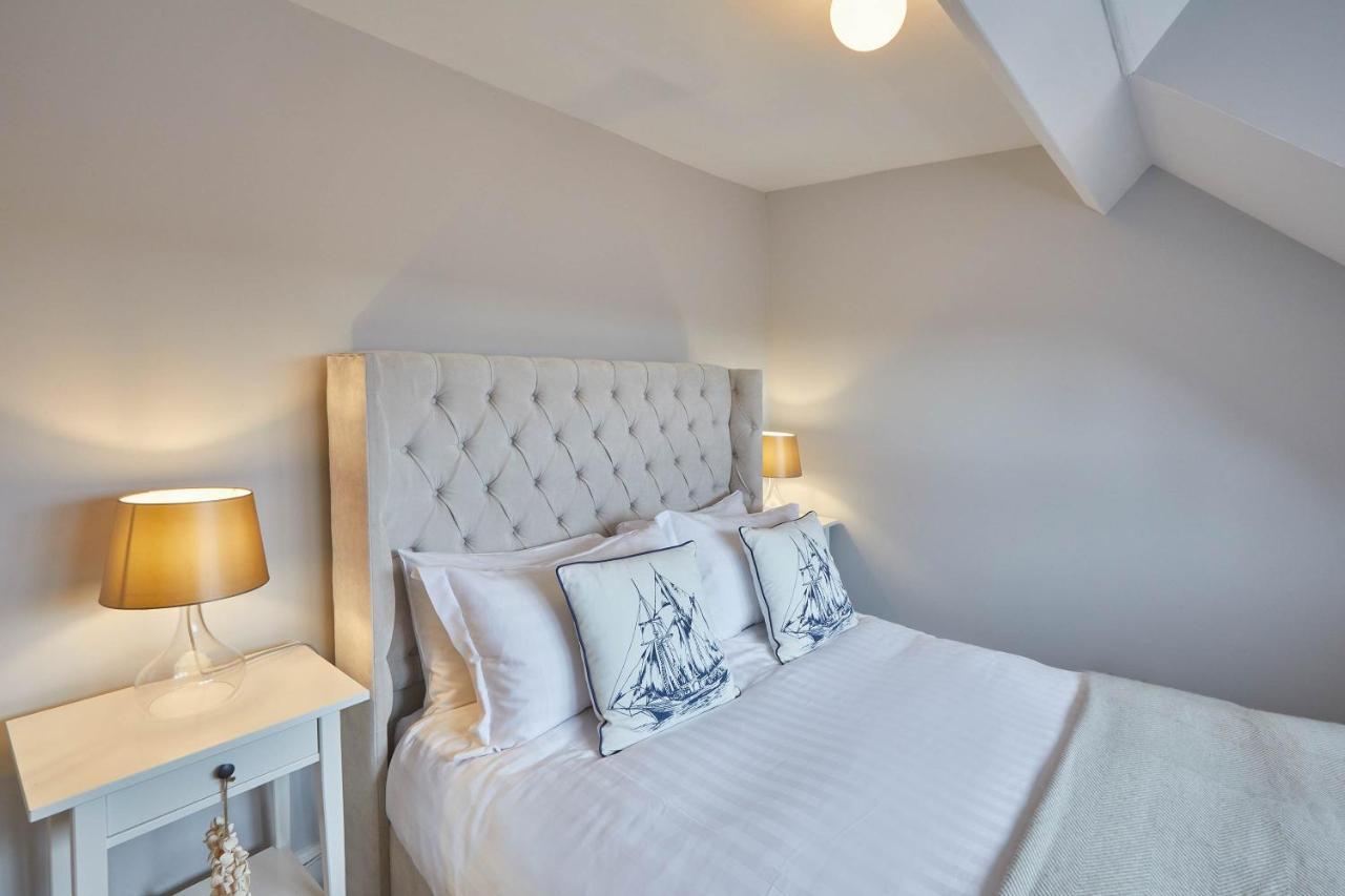 Host & Stay - Henderson House Уитби Екстериор снимка