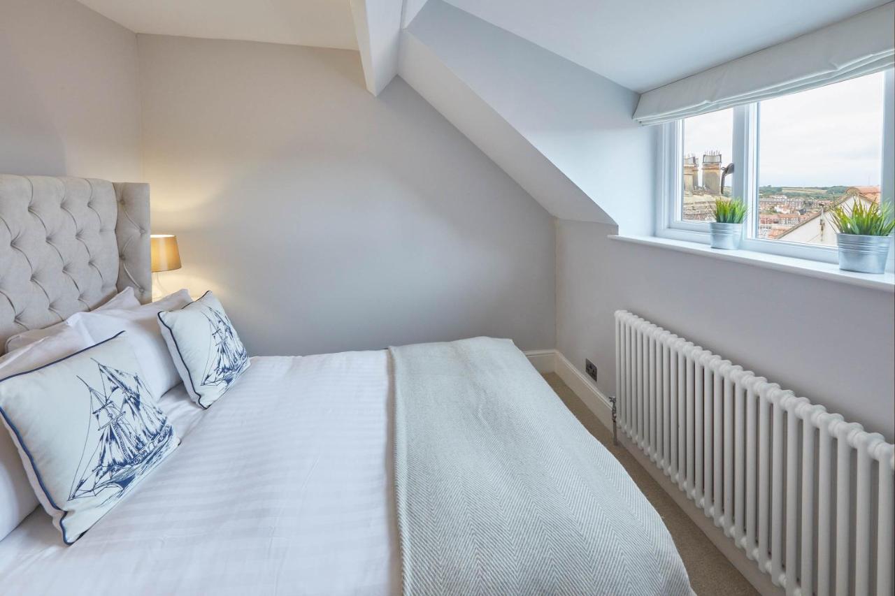 Host & Stay - Henderson House Уитби Екстериор снимка